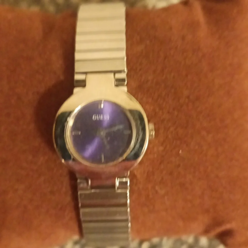 Guess stretch band purple circle dial silver tone women's watch